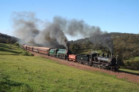 NM25 and W22 put on a show for PRR members.